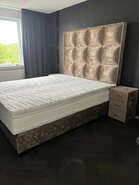 Boxspring met actherwand